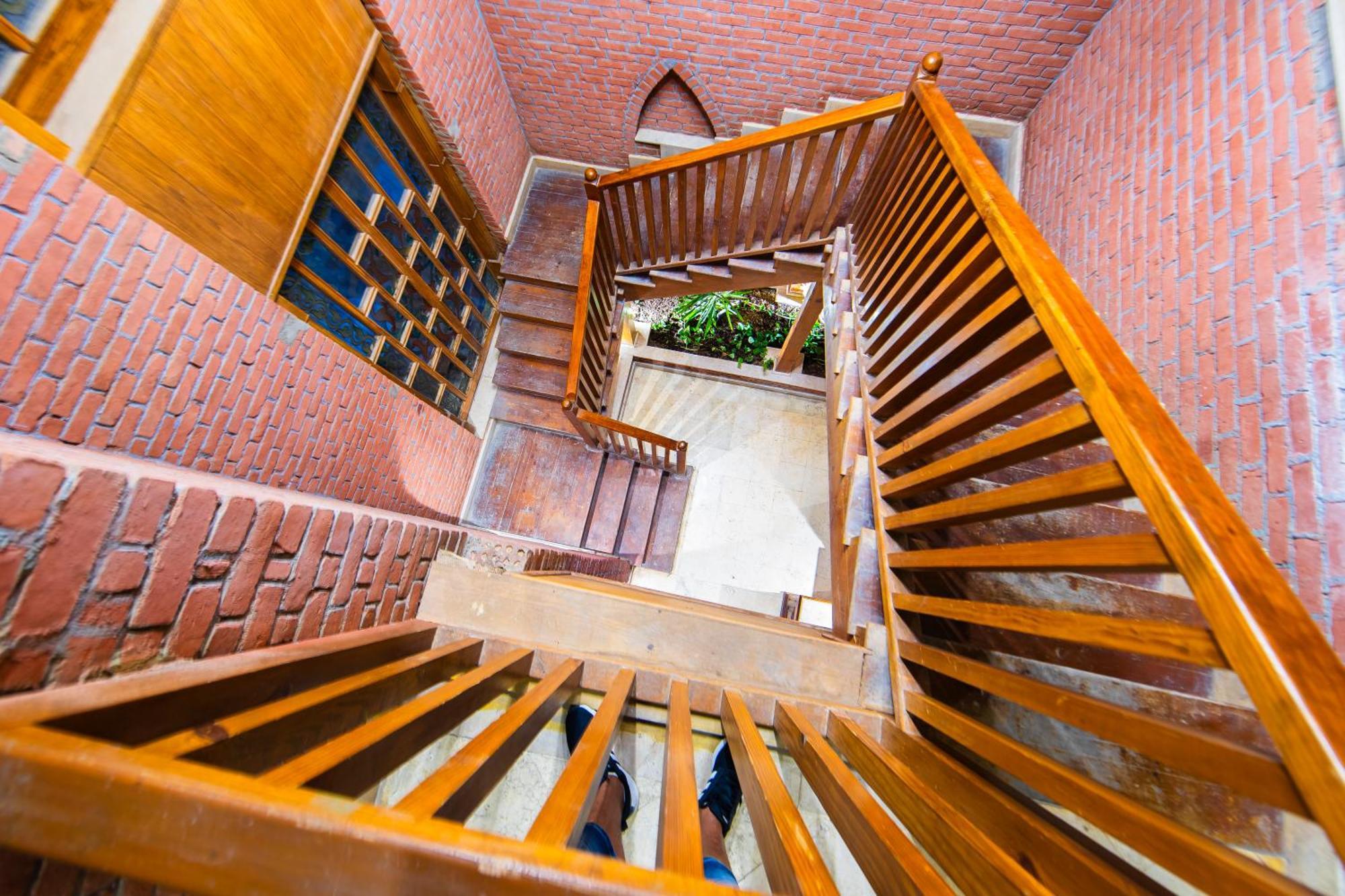 The Grand Hotel Sharm El Sheikh Bagian luar foto Staircase
