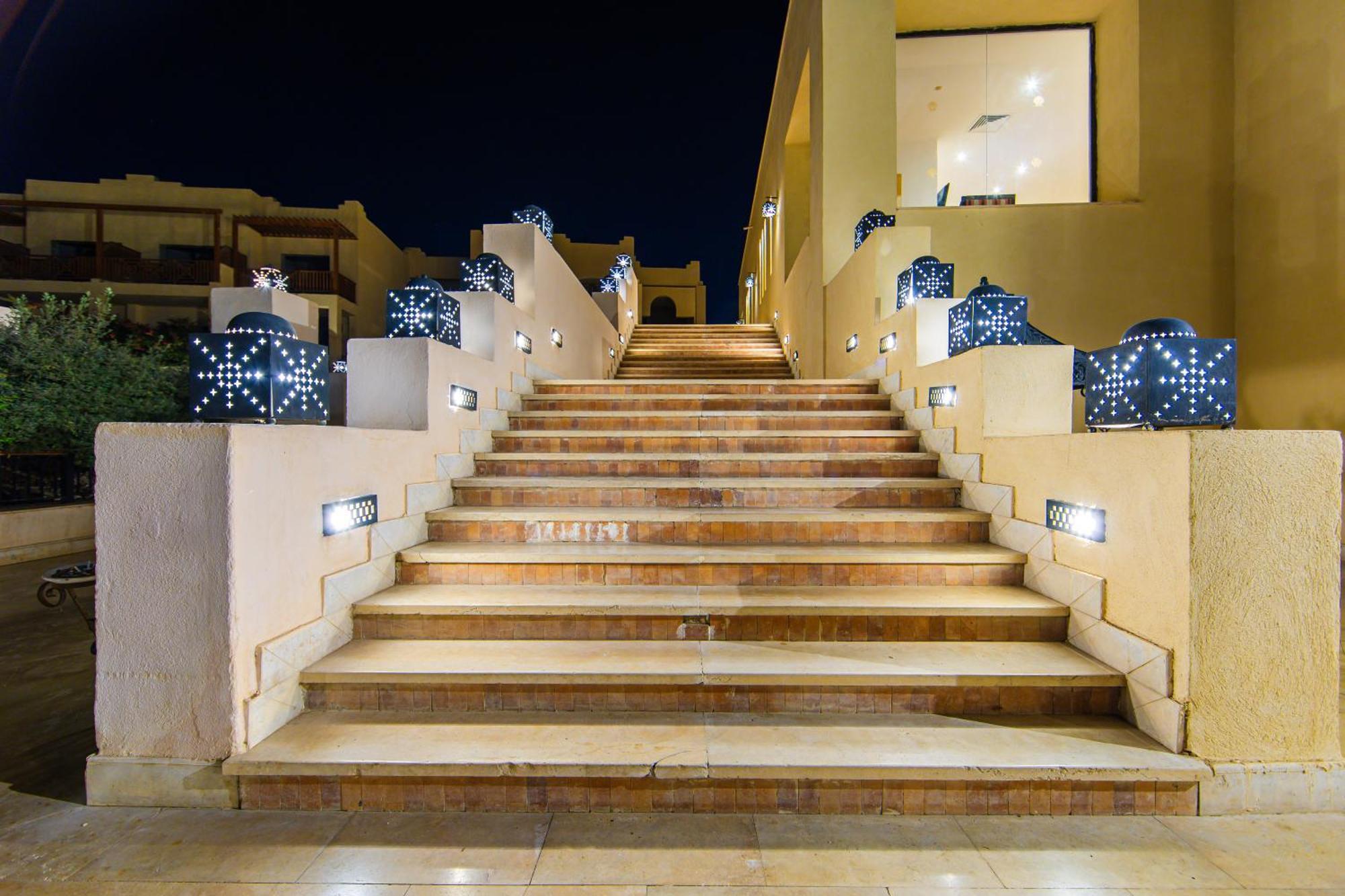 The Grand Hotel Sharm El Sheikh Bagian luar foto The staircase at the main entrance