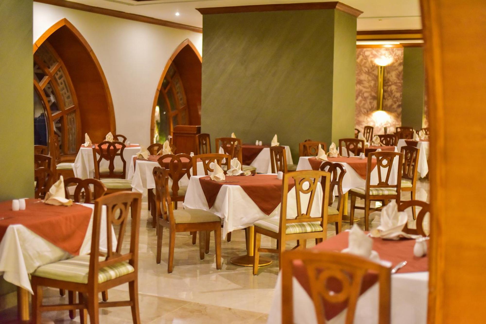 The Grand Hotel Sharm El Sheikh Bagian luar foto Restaurant