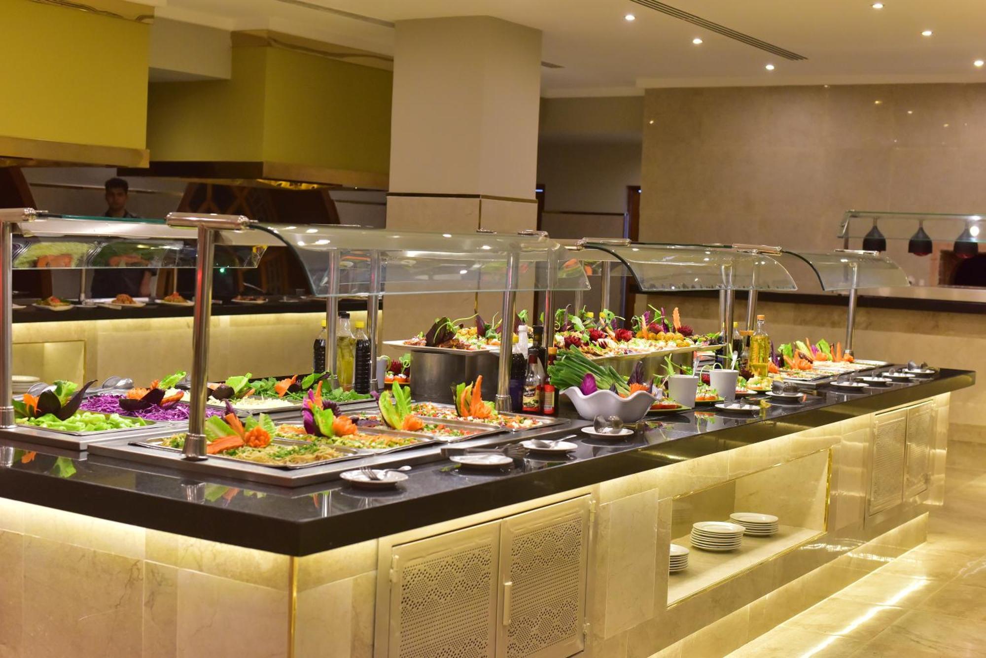 The Grand Hotel Sharm El Sheikh Bagian luar foto A salad bar