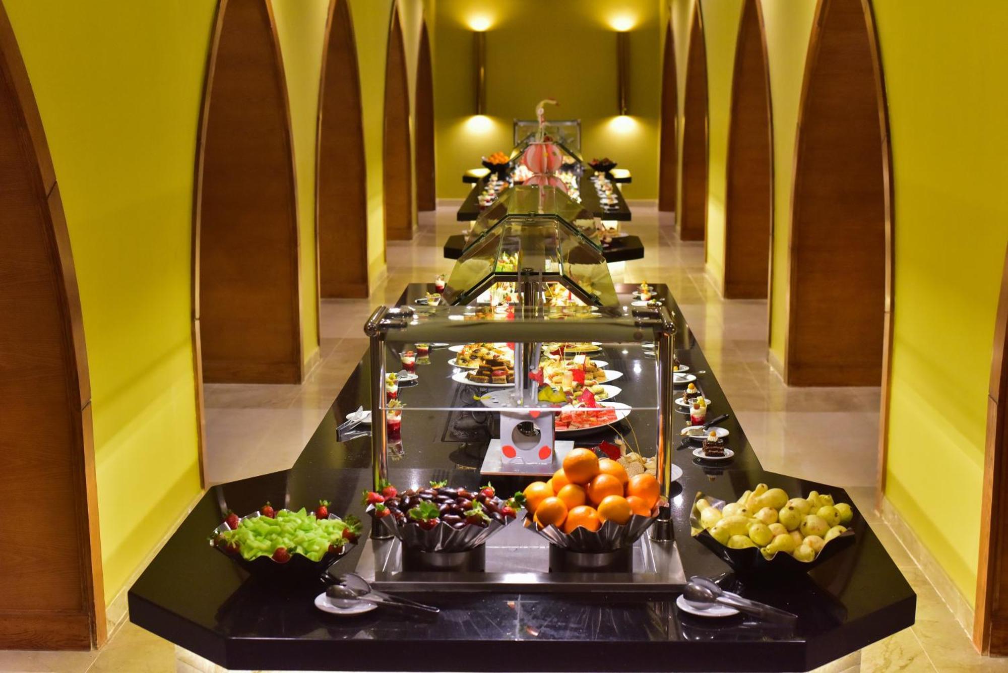 The Grand Hotel Sharm El Sheikh Bagian luar foto A buffet at a hotel