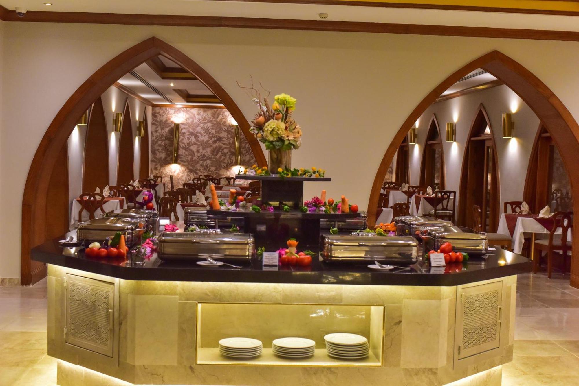 The Grand Hotel Sharm El Sheikh Bagian luar foto A buffet at a hotel