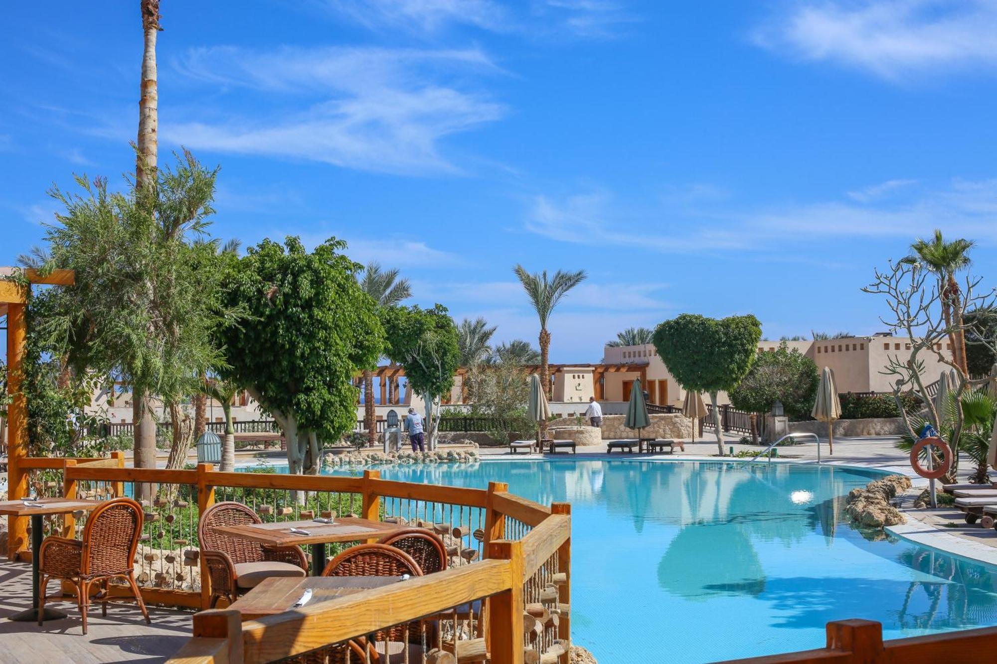 The Grand Hotel Sharm El Sheikh Bagian luar foto The pool at the resort