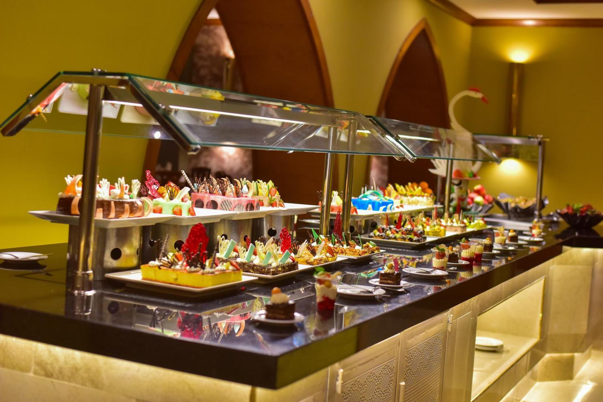 The Grand Hotel Sharm El Sheikh Bagian luar foto A dessert buffet