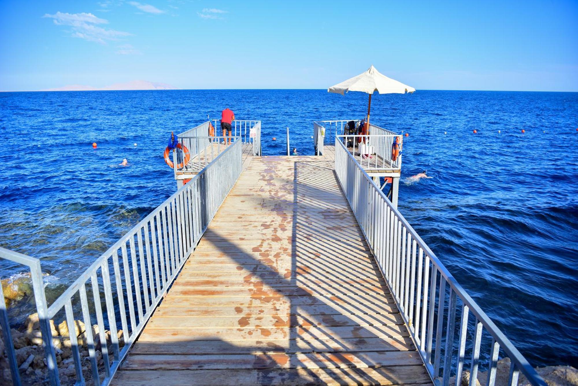The Grand Hotel Sharm El Sheikh Bagian luar foto The pier at the beach of Agia Marina