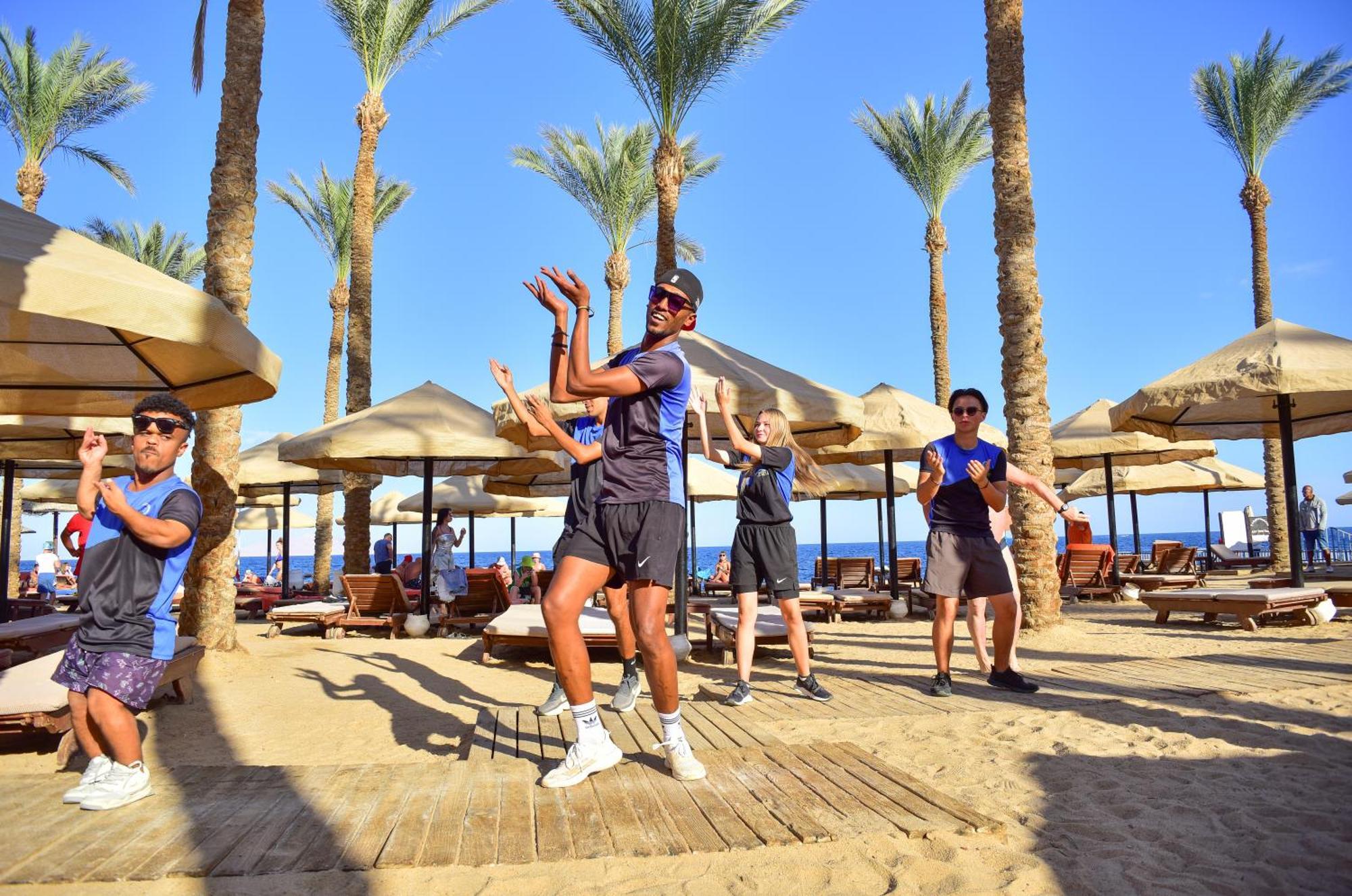 The Grand Hotel Sharm El Sheikh Bagian luar foto Animation team at a resort in Egypt