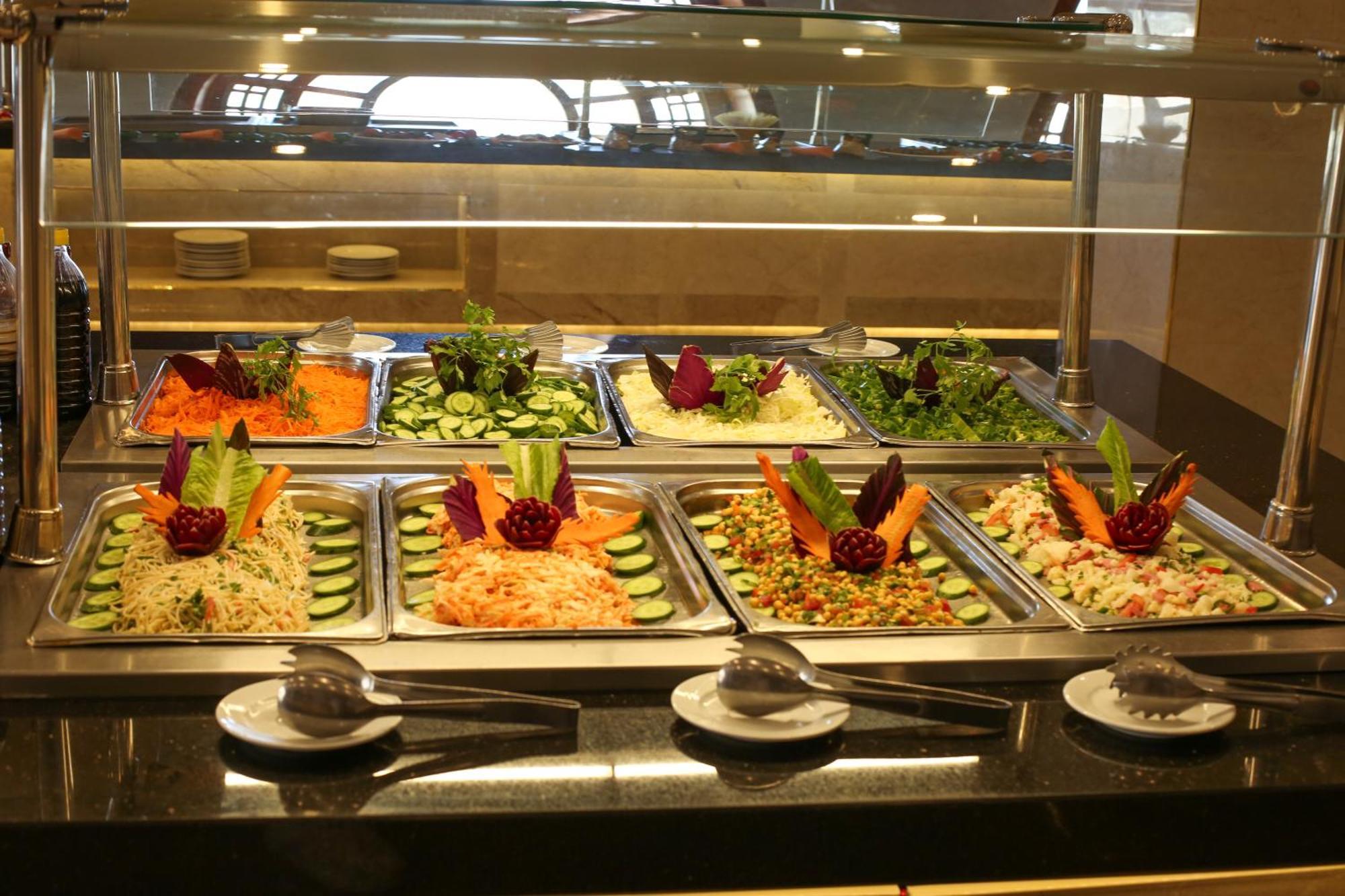The Grand Hotel Sharm El Sheikh Bagian luar foto A salad bar
